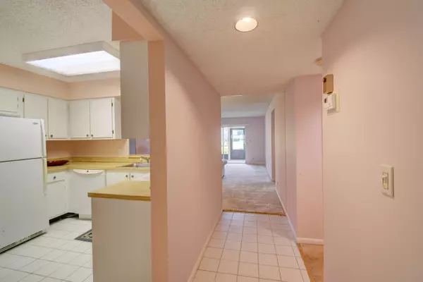 Delray Beach, FL 33446,7006 Huntington LN 105