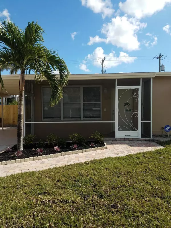 Lake Worth, FL 33461,104 Cayman DR