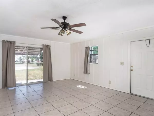 Lake Worth, FL 33467,7423 Lantana RD