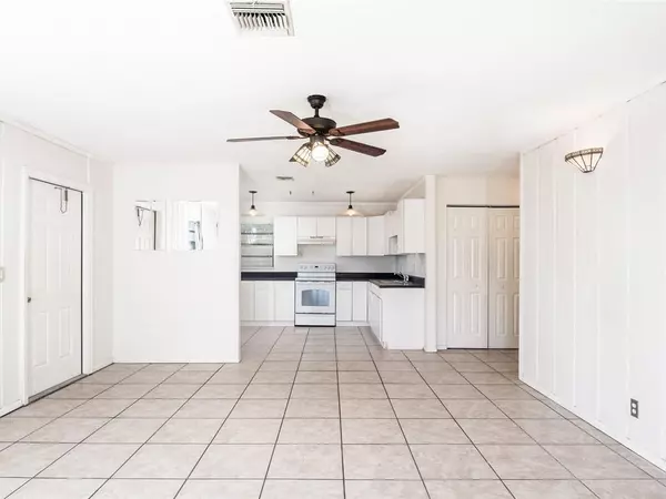 Lake Worth, FL 33467,7423 Lantana RD