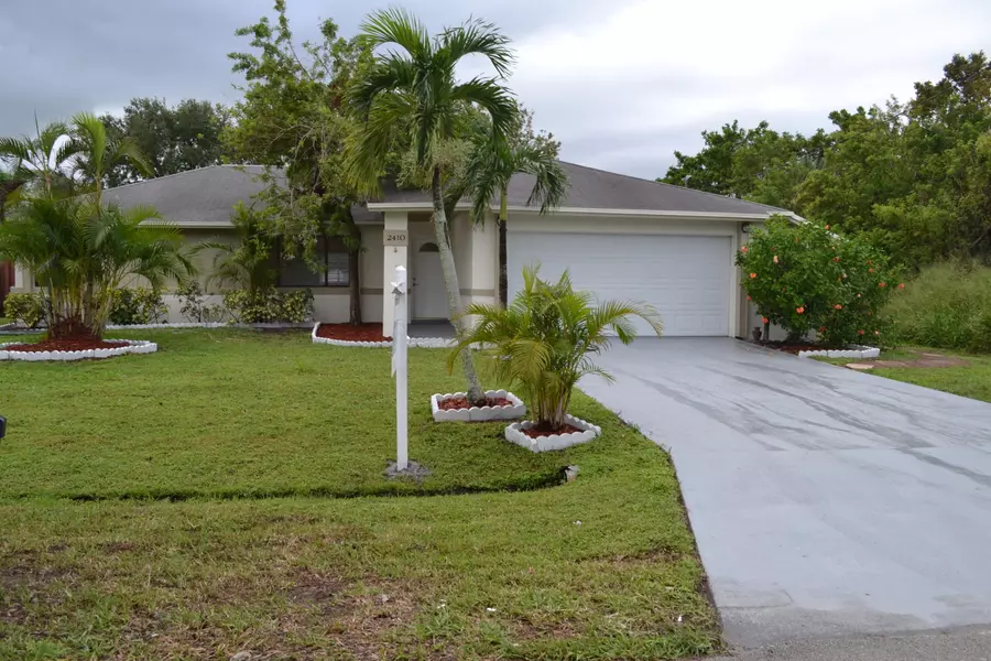 2410 SE Warwick ST, Port Saint Lucie, FL 34984