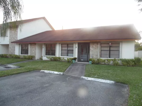 1200 Parkside Green DR E, West Palm Beach, FL 33415