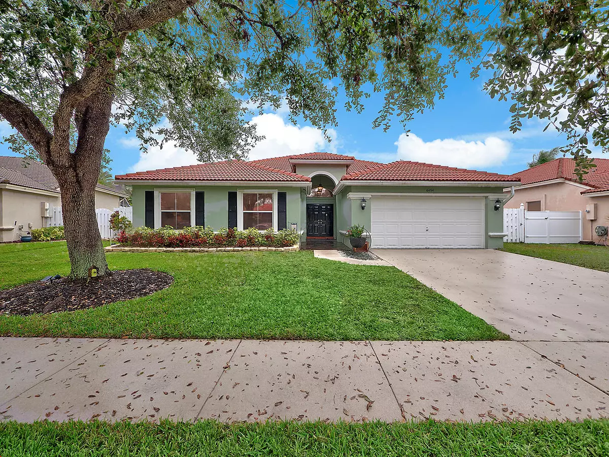 Lake Worth, FL 33463,6494 La Gorce Ln