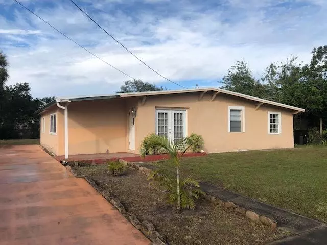 Fort Pierce, FL 34950,2103 Golfview CT