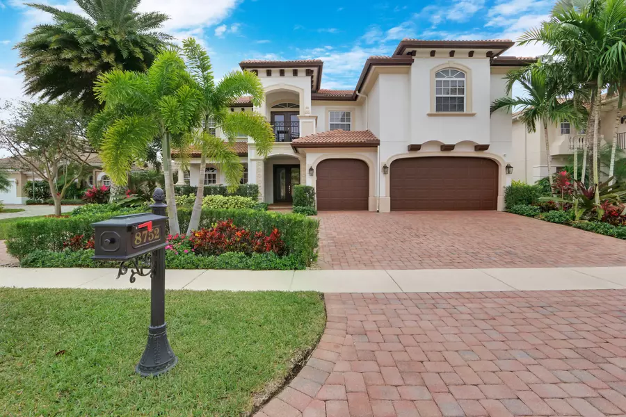 8752 Valhalla DR, Delray Beach, FL 33446