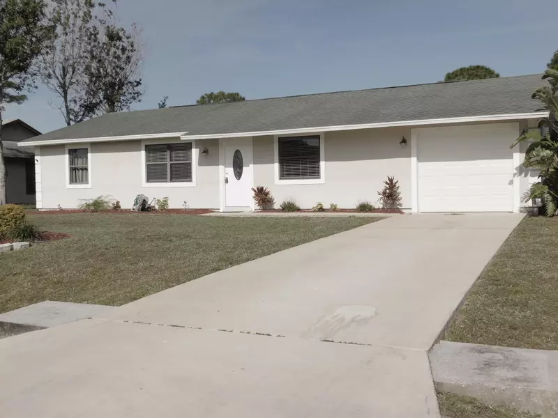 371 SE Voltair TER, Port Saint Lucie, FL 34983