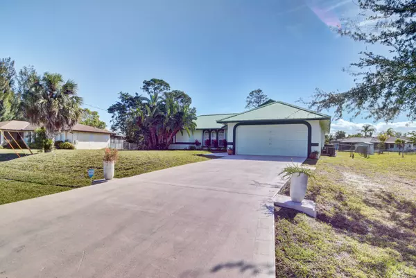 Port Saint Lucie, FL 34983,631 SE Degan DR