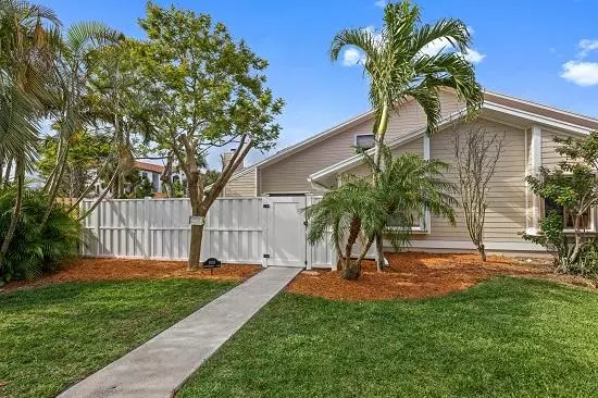 1001 Summerwinds LN, Jupiter, FL 33458