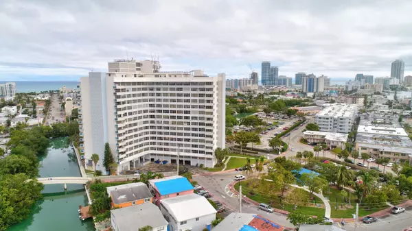 Miami Beach, FL 33141,7441 Wayne AVE 90