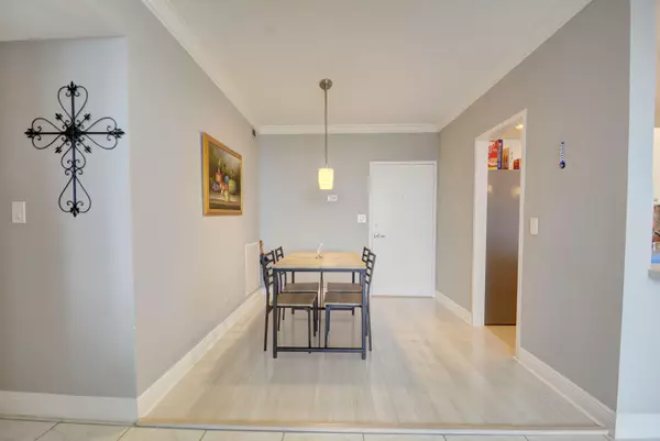 Miami Beach, FL 33141,7441 Wayne AVE 90