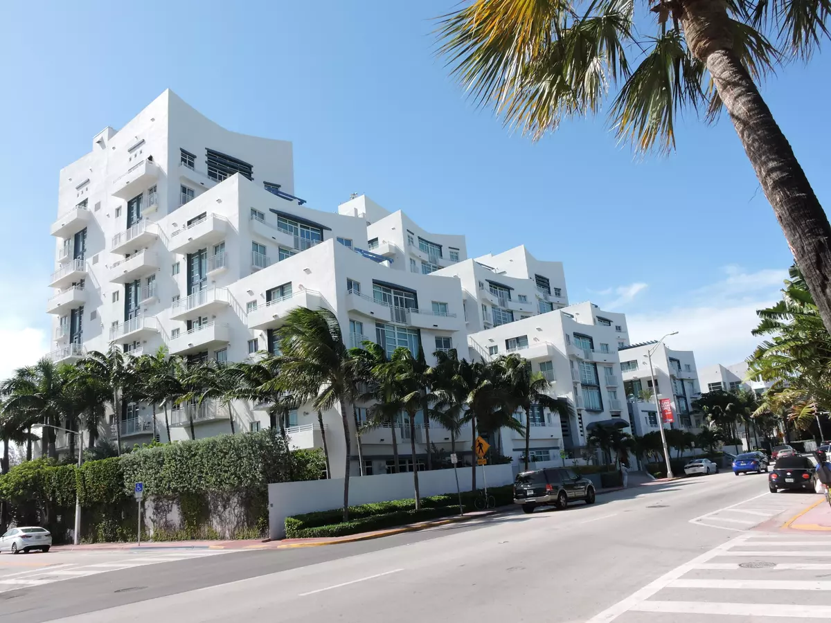 Miami Beach, FL 33141,7600 Collins AVE 411