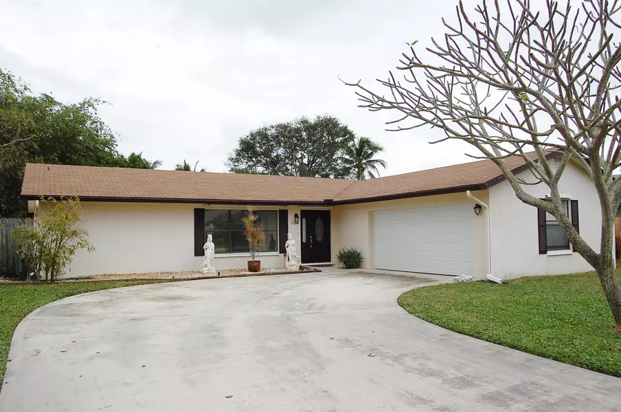 126 Chapel LN, Tequesta, FL 33469