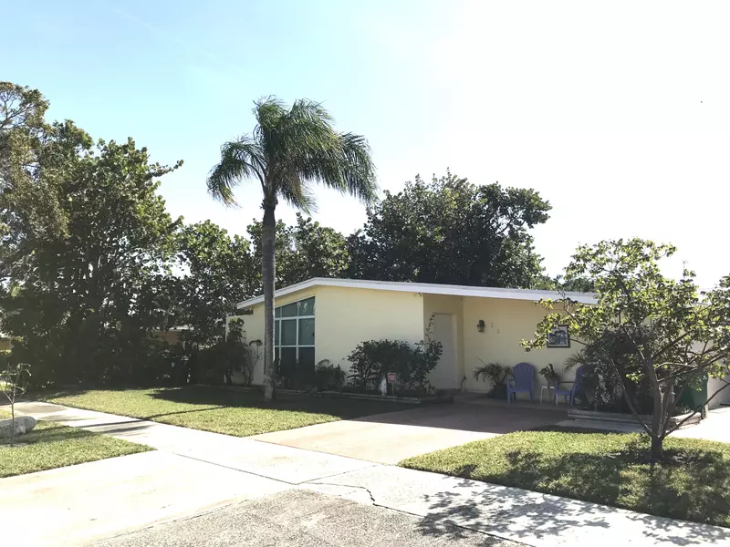 223 Maryland DR, Lake Worth, FL 33460