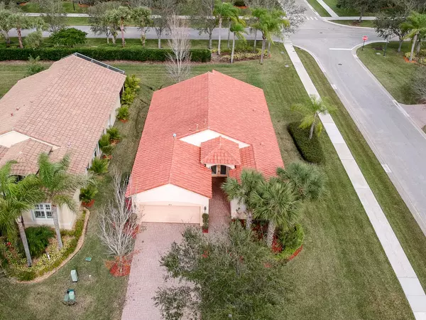 Port Saint Lucie, FL 34986,425 NW Springview LOOP