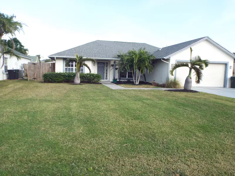 1120 Granada ST, Fort Pierce, FL 34949