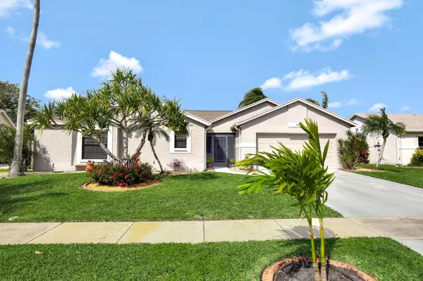 33 Cedar CIR, Boynton Beach, FL 33436