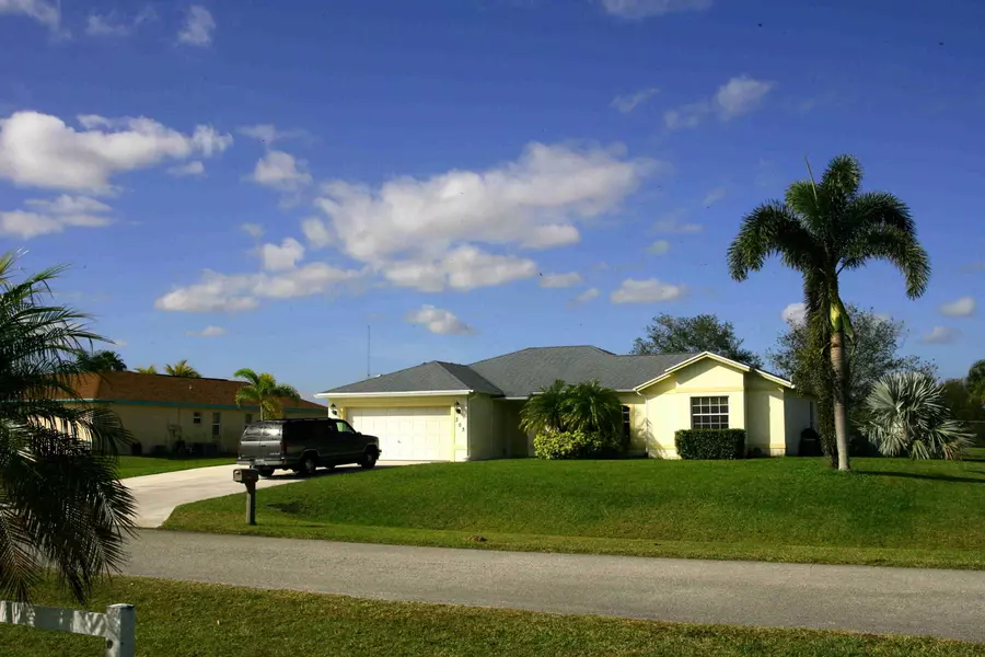 303 Rosewood DR, Fort Pierce, FL 34947