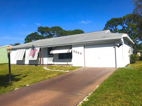 2043 SE Triumph RD, Port Saint Lucie, FL 34952