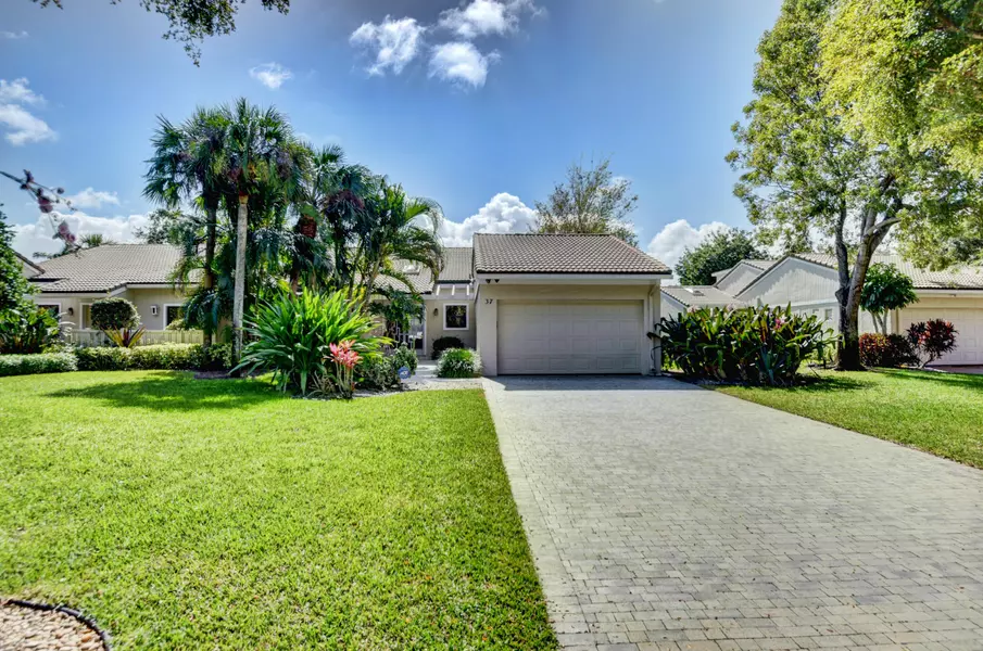 37 Brentwood DR, Boynton Beach, FL 33436