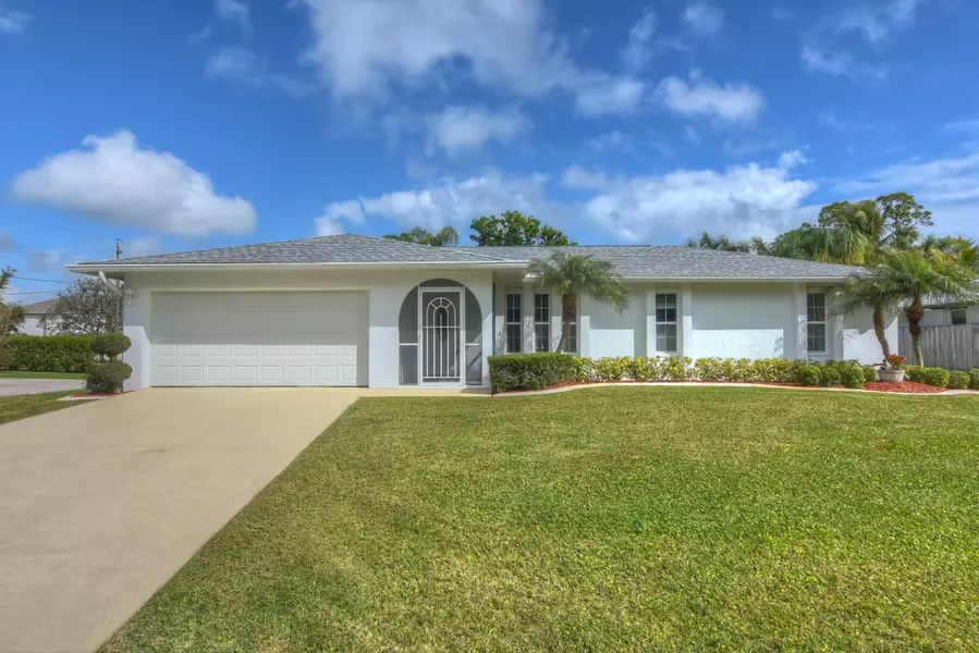 801 SE Starflower AVE, Port Saint Lucie, FL 34983