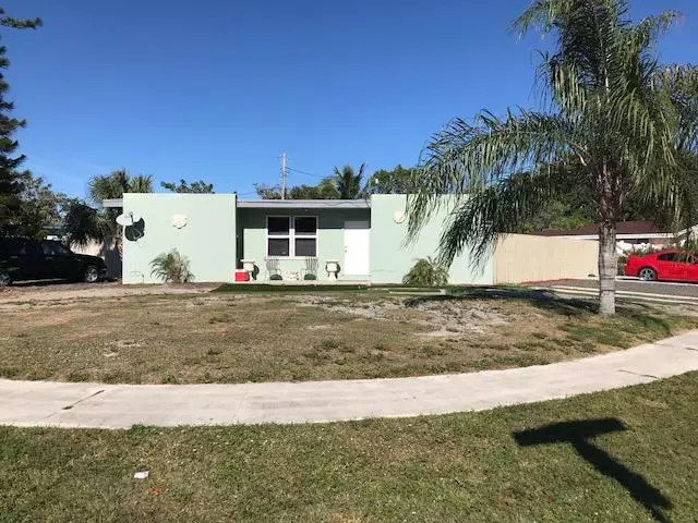 400 Lawrence RD, Lake Worth, FL 33462