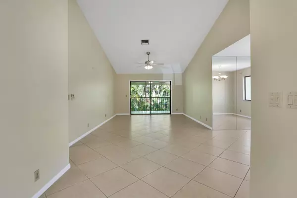 Palm Beach Gardens, FL 33418,11 E Lexington LN H