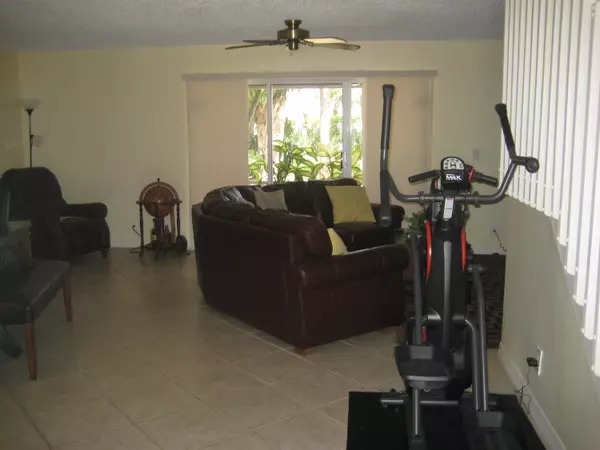 Lake Worth, FL 33463,4660 Pinemore LN