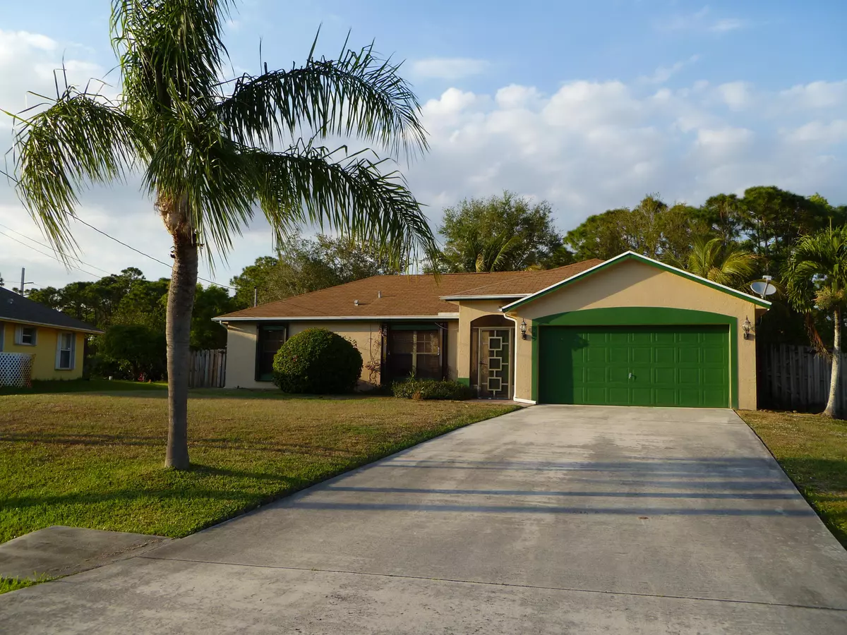 Port Saint Lucie, FL 34984,215 SE Sims CIR