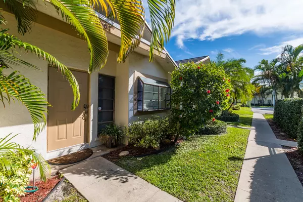 661 Coventry ST 8-C,  Boca Raton,  FL 33487