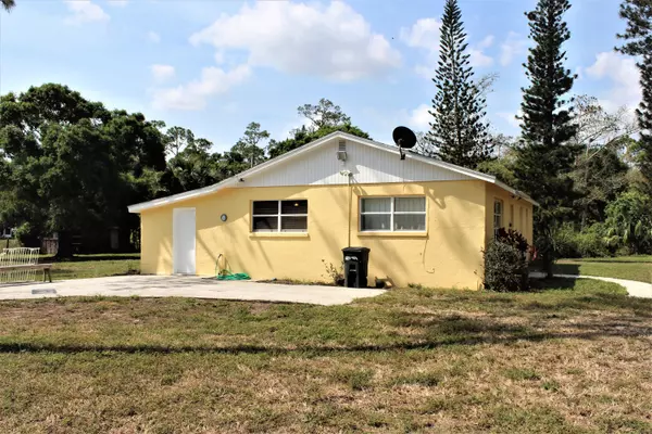 Loxahatchee Groves, FL 33470,15242 Scott PL