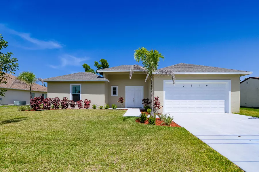 2549 SE Calais ST, Port Saint Lucie, FL 34952