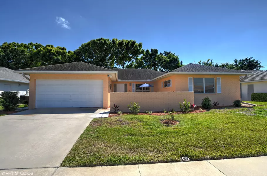 10982 S Greentrail DR, Boynton Beach, FL 33436