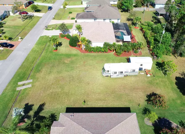 Port Saint Lucie, FL 34984,374 SW Donna TER