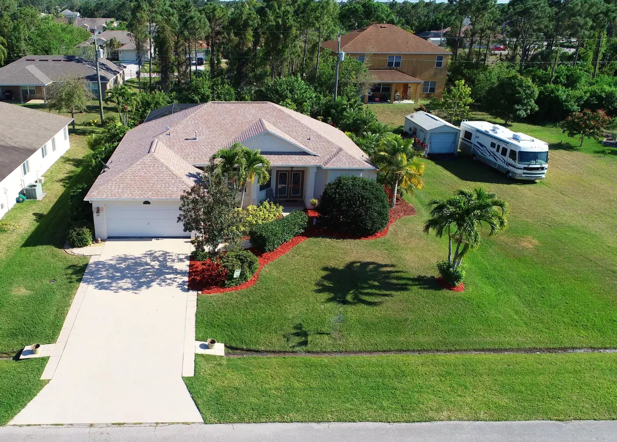 Port Saint Lucie, FL 34984,374 SW Donna TER