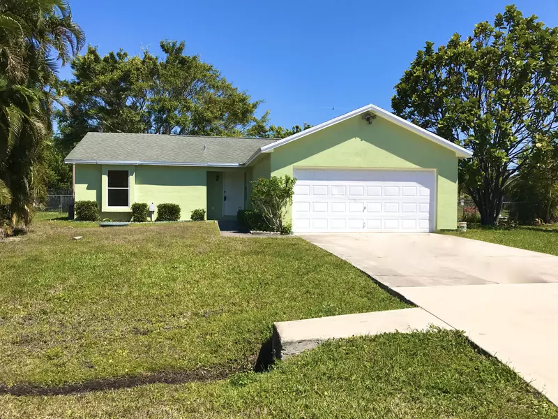 2049 SE Heathwood CIR, Port Saint Lucie, FL 34952