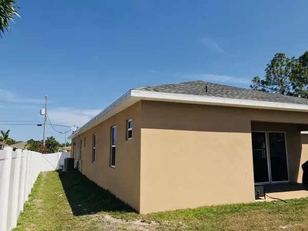 Port Saint Lucie, FL 34986,6462 NW Colgate ST