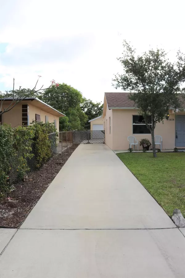 Lake Worth, FL 33460,910 N D ST