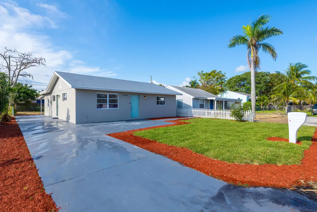 Lantana, FL 33462,608 W Palm ST