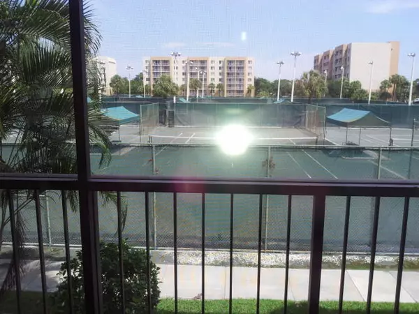 West Palm Beach, FL 33417,2828 Tennis Club DR 203