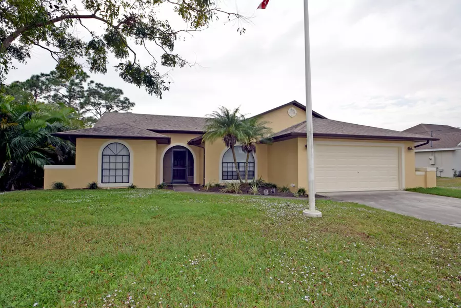 2016 SW Monterrey LN, Port Saint Lucie, FL 34953