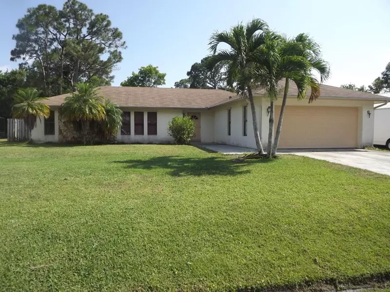 1026 SE Albatross AVE, Port Saint Lucie, FL 34983