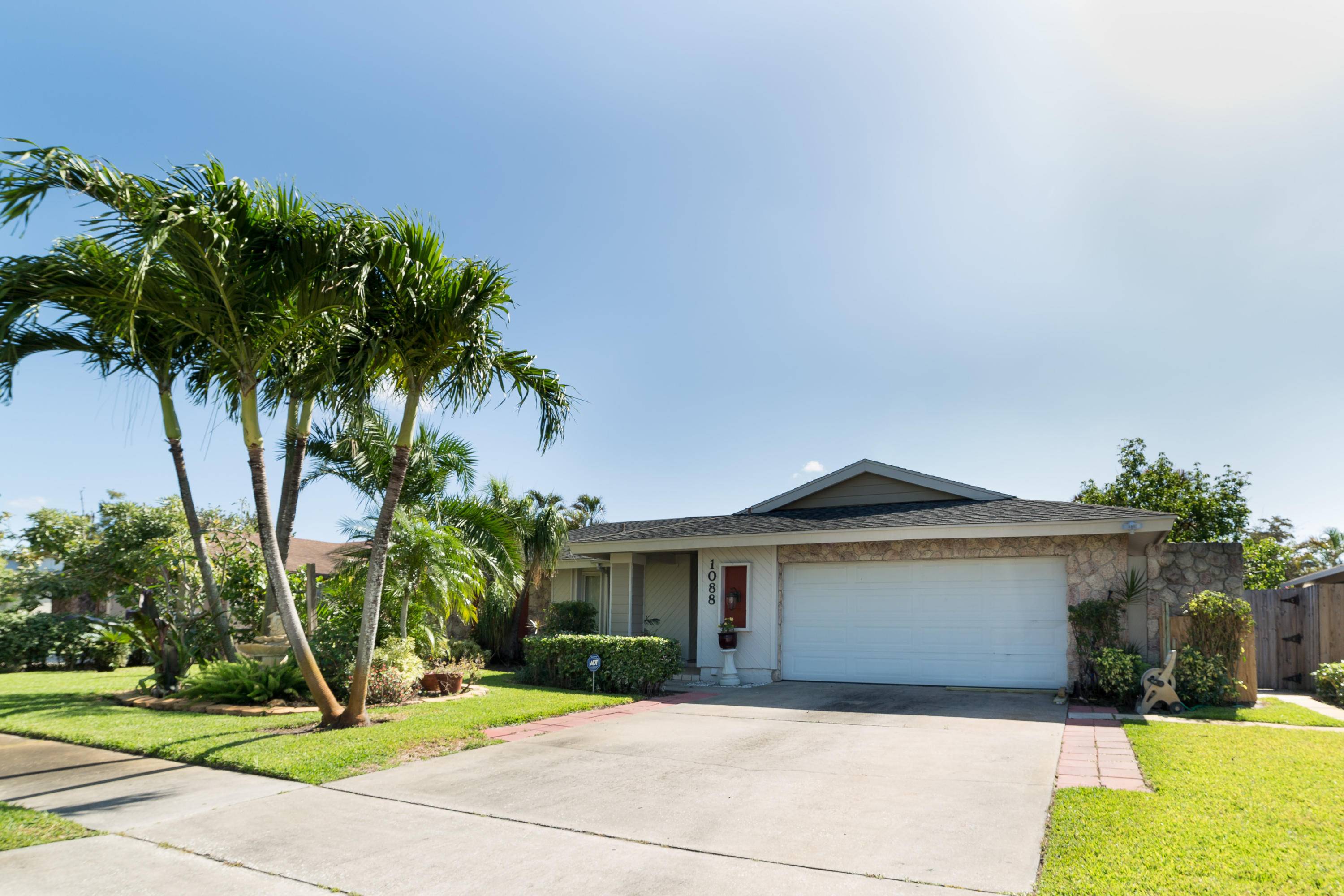 1088 Fernlea DR, West Palm Beach, FL 33417
