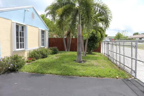 Delray Beach, FL 33444,715 SW 2nd CT