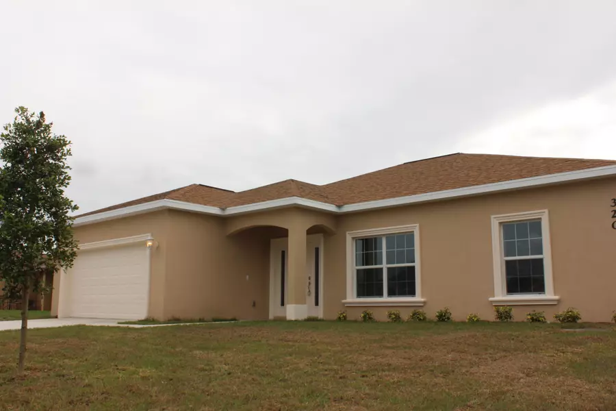 320 SW Alcan DR, Port Saint Lucie, FL 34953