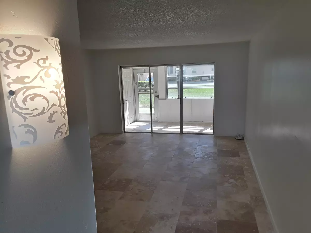 Palm Springs, FL 33461,709 Lori DR 113