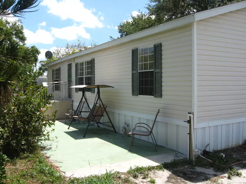 1320 NE Olive ST, Jensen Beach, FL 34957