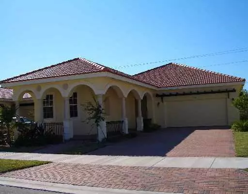 126 Via Rosina, Jupiter, FL 33458