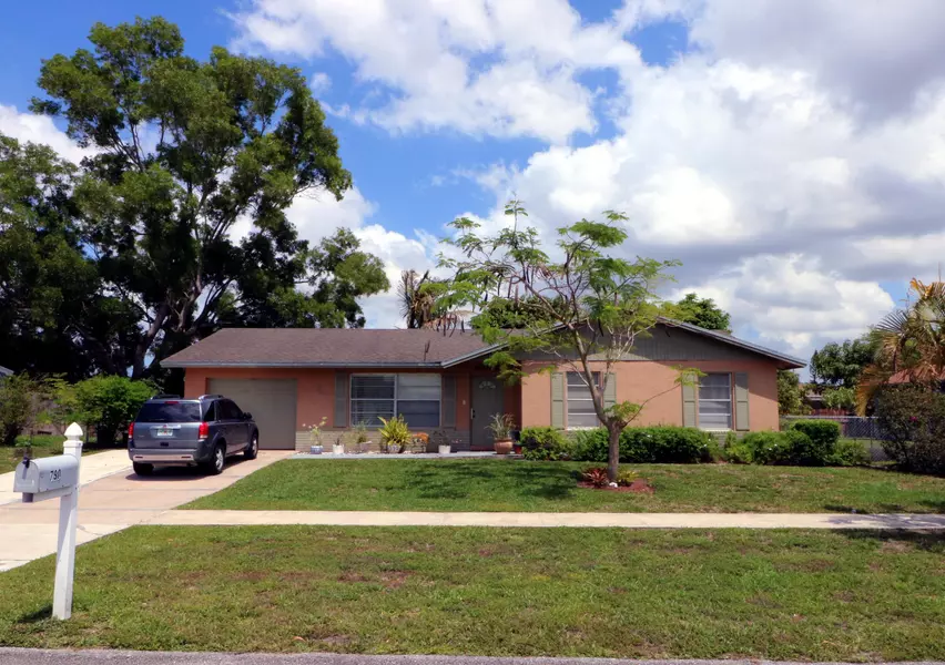 790 Carissa DR, Royal Palm Beach, FL 33411