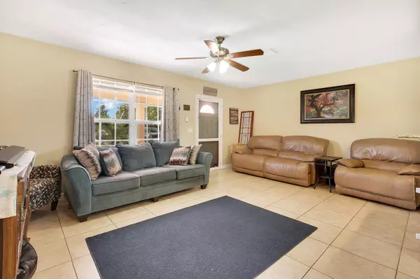 Lake Worth, FL 33461,826 Fairview ST