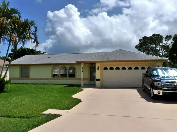 1617 SE Mansfield ST, Port Saint Lucie, FL 34952